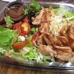 Pā´ina Cafe - 鶏肉のBBQソースサラダ