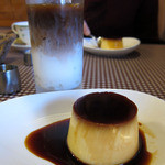 カフェレストラン ホット・ベリー - デザートのプリンとアイスカフェオレ