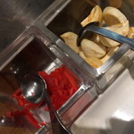 七志 とんこつ編 - 卓上のニンニク＆紅生姜２０１６年２月