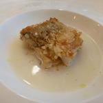 エスパイ クック コウベ - 甘鯛のロースト、アサリのスープと淡路オニオンのペースト添え