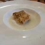 エスパイ クック コウベ - 甘鯛のロースト、アサリのスープと淡路オニオンのペースト添え