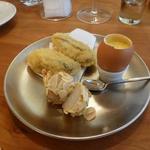 エスパイ クック コウベ - 牡蠣フライ、里芋のアーモンド揚げ、自家製ホットマユネーズ添え