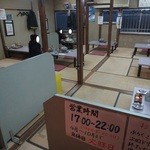 魚料理 克政 - 入口から撮った店内