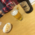 とんかつ松島 - 瓶ビールのアテはかっぱえびせん（＾∇＾）
            えびせんは娘が食べちゃいました。（笑）