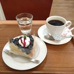 CAFE FUJIYA - ケーキセット　ブルーベリータルト＆コーヒー