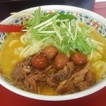 あったかいおうどん(７００円)に牛すじ煮込み(３００円)のトッピング。