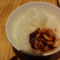 スーツァン・レストラン陳 渋谷店 - 　麻婆白子をご飯にのせた様子です。