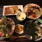 47990034 - ミニ海鮮丼定食（１８５０円）小鉢、茶碗蒸、揚物（ヒレカツ）、焼物、かに汁、漬物他