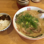 博多玉 - ラーメン 500円
            小ごはん 100円