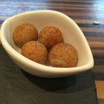 ete - しらすの揚げパンは、先程のバーニャカウダのソースで頂きま〜す☆