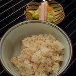 横浜うかい亭 - ガーリックライス　漬物