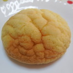 リヨンみるく館 - 料理写真:ゴールデンメロンパン　￥150+税