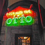OTTO - 夜の入り口にはネオンが煌めいている