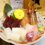 Kaisen Shokudou Yoichi - 本マグロは本物らしい色をしている。右手前のクロソイは、ザクザク食感で美味しい！