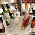 センダイバル - 白ワインは甘口辛口揃っています。