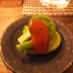 秋田 てんぷら みかわ - こごみ梅肉添え