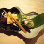 くろぎ - 鮎の棒寿し、亀の手、ホワイトアスパラ、ばちこ。