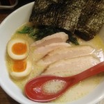 麺処 誠信 - 特製鶏白湯ラーメン（900円）。ハイスペックなうまさ！！