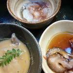 吉乃寿司 - 日本酒に合わせてアテを出して下さいました（大分たべちゃった後のお写真）