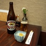 はし本 - ビールとお通しです。