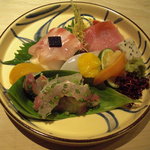 くろぎ - 伊佐木、鯛、鮪、墨烏賊、螺貝の五種盛。