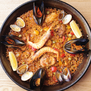 パエージャは、南スペインの海辺のレストランの味を再現！