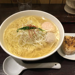 麺屋海神 新宿店 - あら炊き塩らあめん　へしこ焼きおにぎり付き