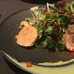 熟成神戸牛プレミアム 听 - 熟成神戸牛 3種盛り合わせ：3,800円
      ・一口ステーキ
      ・煮込み
      ・炭火焼ハンバーグ