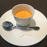 熟成神戸牛プレミアム 听 - 熟成神戸牛 3種盛り合わせ：3,800円
      ・一口ステーキ
      ・煮込み
      ・炭火焼ハンバーグ