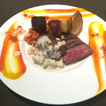 熟成神戸牛プレミアム 听 - 熟成神戸牛 3種盛り合わせ：3,800円
      ・一口ステーキ
      ・煮込み
      ・炭火焼ハンバーグ