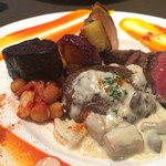 熟成神戸牛プレミアム 听 - 熟成神戸牛 3種盛り合わせ：3,800円
      ・一口ステーキ
      ・煮込み
      ・炭火焼ハンバーグ