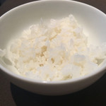 熟成神戸牛プレミアム 听 - 熟成神戸牛 3種盛り合わせ：3,800円
      ・一口ステーキ
      ・煮込み
      ・炭火焼ハンバーグ