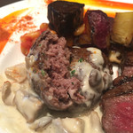 熟成神戸牛プレミアム 听 - 熟成神戸牛 3種盛り合わせ：3,800円
      ・一口ステーキ
      ・煮込み
      ・炭火焼ハンバーグ