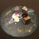 熟成神戸牛プレミアム 听 - ヴァローナ社“マンジャリ”を使ったショコラピスタチオ