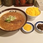 すみれ - ラー博は俺の社員食堂。  平日限定、味噌ラーメソラソチ！  今日は鬼飯を選択。今日の味噌ラーメソはいつもよりさらに好みに近かったナ。満足♡