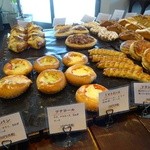 BOULANGERIE  Four - 店内のパン①