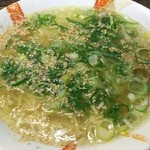 博多商店 - 塩そば、ﾄｯﾋﾟﾝｸﾞはﾈｷﾞとｺﾞﾏのみでﾐﾆ玉子丼ｾｯﾄで600円
