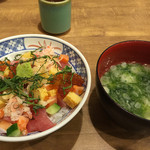 磯丸水産 - バラちらし丼¥967アオサ海苔味噌汁¥323