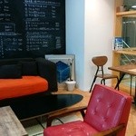 Livin' for green - 店内（奥の二人用テーブル席に座らせていただきました。）