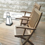 月の花 梟 - 露天の横の休憩の椅子