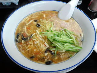 Gyouza koubou niihao - 「酸辣湯麺＋炒飯（日替り定食）」880円の酸辣湯麺