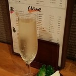 ビストロ シン 2 - 【2016年2月】大盛りじゃなく大森の泡リースリング：650円