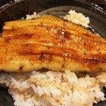 和食と炭火焼 三代目 うな衛門 - 鰻の蒲焼丼 ハーフ