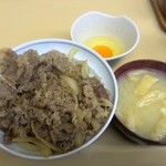 牛丼専門サンボ - 牛丼(並)・みそ汁・玉子