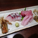 とよのあかり - 寒ブリ、ボラ、ガス海老などのお造り