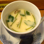すし処 まる辰 - ランチに付く茶碗蒸し（サラダとお椀も付きます）