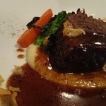 コロッセオ - 繊維に沿ってほどける柔らかいお肉に、コクのある甘みのソースが絡む