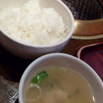 焼肉 平和園 - 定食の味噌汁とライス
