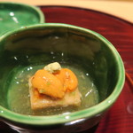 いち太 - 28年2月　海老芋道明寺揚げ　雲丹添え、芹餡