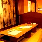 極虎餃子 - 掘りごたつでお席は快適